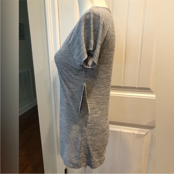 Athletic Top Size Medium Bundle: Red Jeans NYC Tank Top & Legend V-Neck Tee - Picture 6 of 8